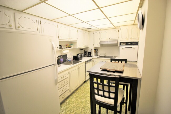 Building Photo - 3450 S Ocean Blvd