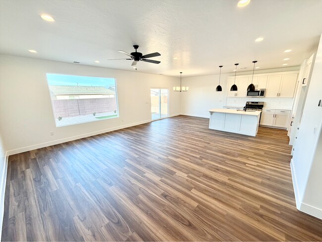 Building Photo - 4135 El Capitan Wy