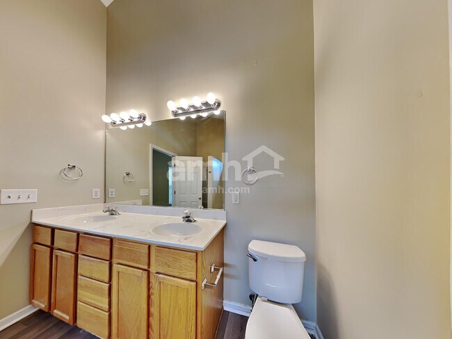 Building Photo - 318 Sunburst Way