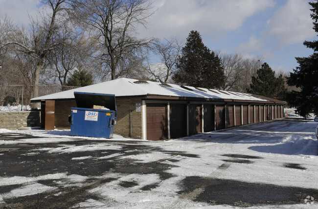 Building Photo - Country Inn Apartments