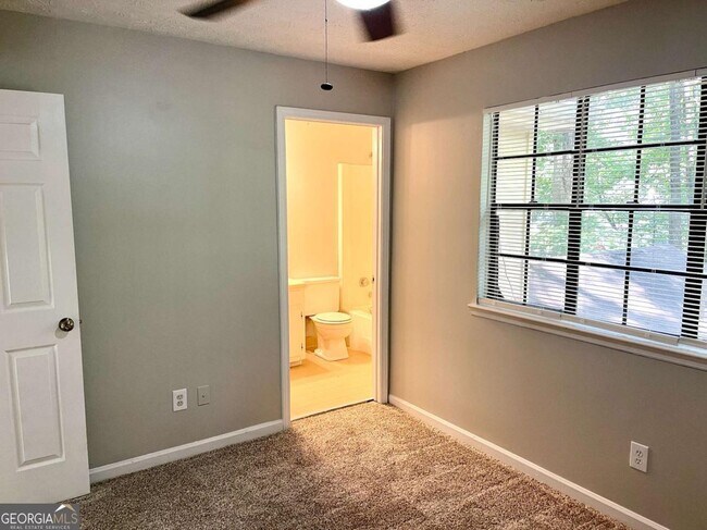Building Photo - 415 Hillsdale Dr
