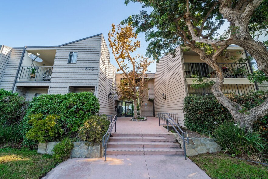 Building Photo - Universe at the Sycamores Apartments