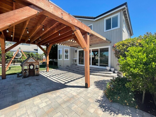 Building Photo - $6,950 - Canyon Lakes Luxury 4BR – Designer Upgrades, Wine Bar & Best Views in San Ramon