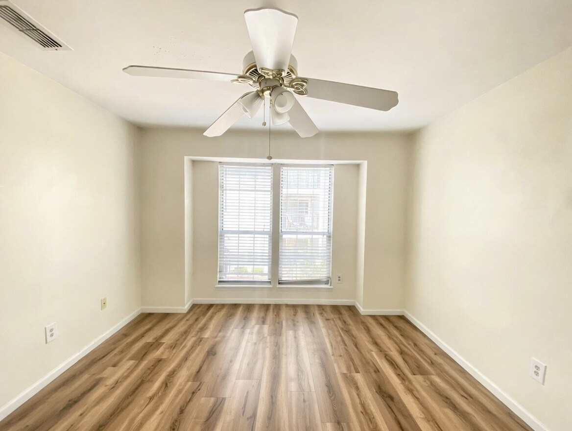 Building Photo - 635 Granville Ct