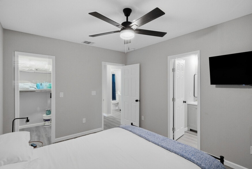 Building Photo - 830 Porter St