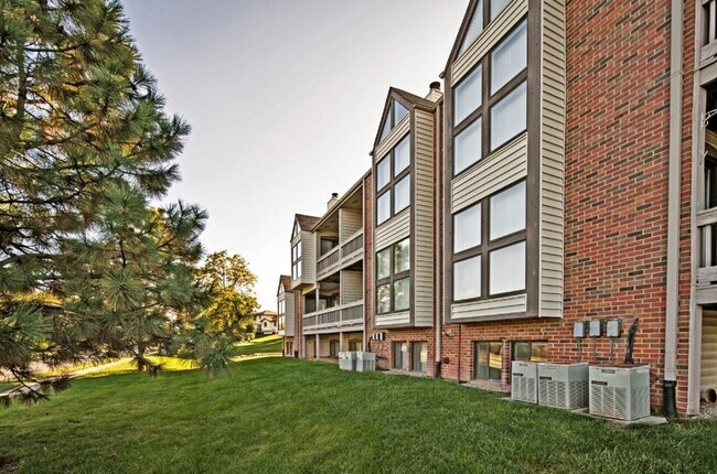 Building Photo - Large one bedroom with amazing vaulted cei...