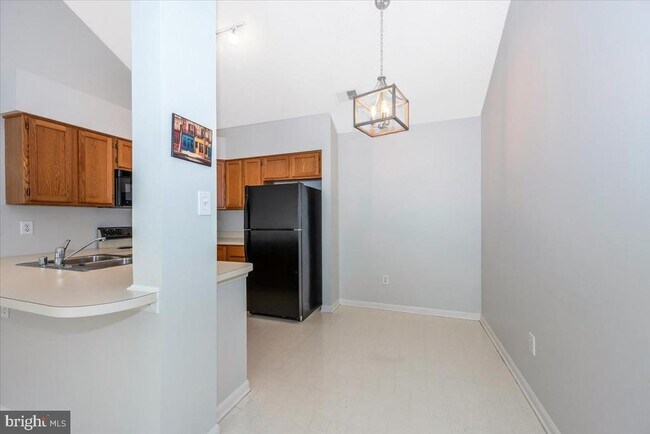 Building Photo - 6330 Bayberry Ct