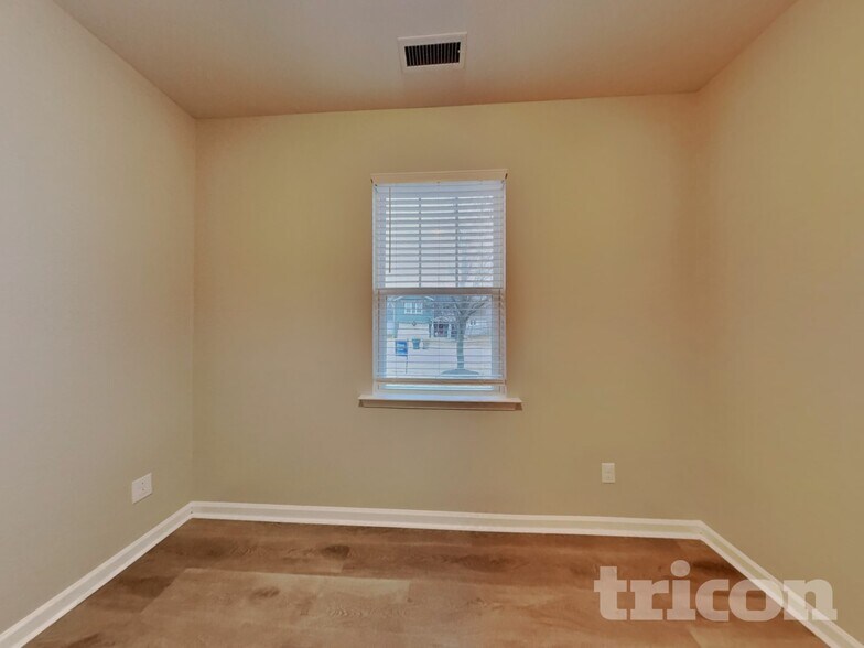 Building Photo - 932 Avondale Dr