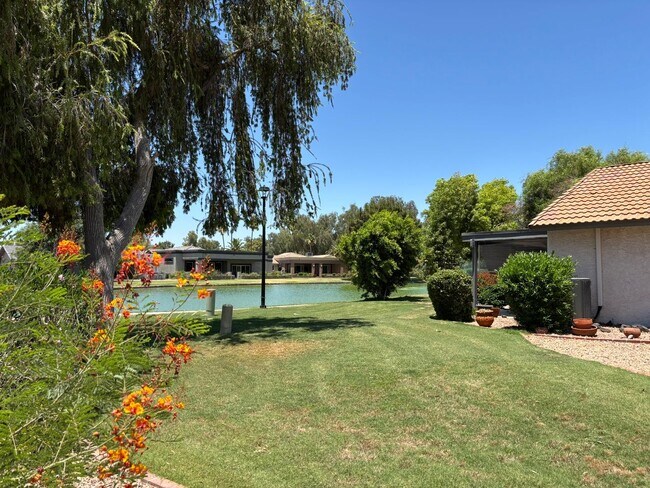 Building Photo - Beautifully updated 2 bedroom with large den/office area. In Leisure World a 45+ Active Adult Res...