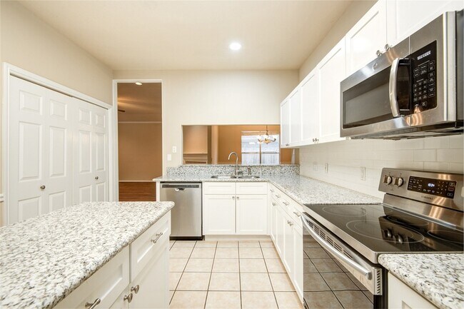 Building Photo - 18422 Auburn Woods Dr