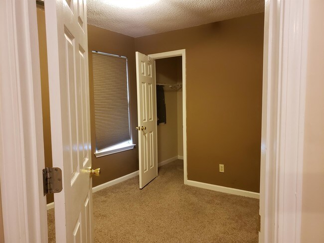 Building Photo - 7805 Shadowland Dr