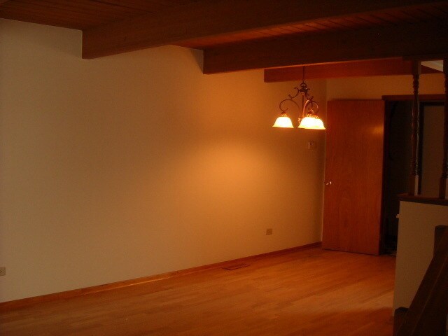 Building Photo - 321 Meadow Green Ln