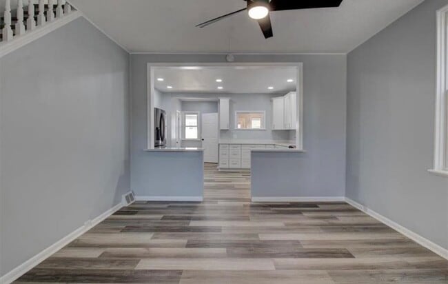 Building Photo - 833 N Hoffert St