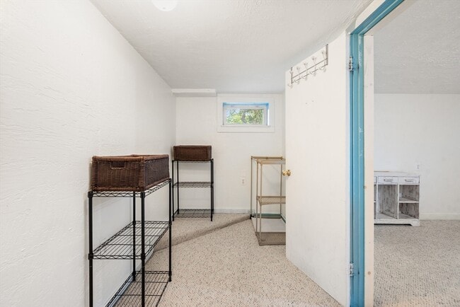 Building Photo - 24 Speen St