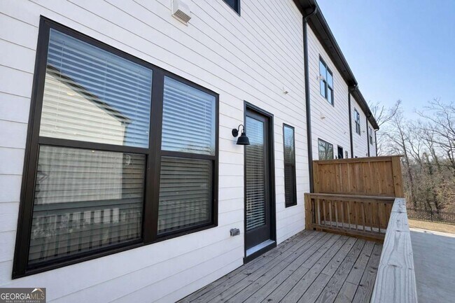 Building Photo - 1375 Walking Wy