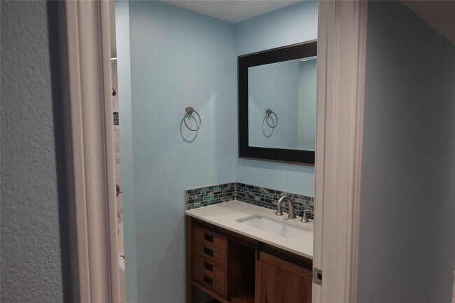 Building Photo - 1102 Winnie St