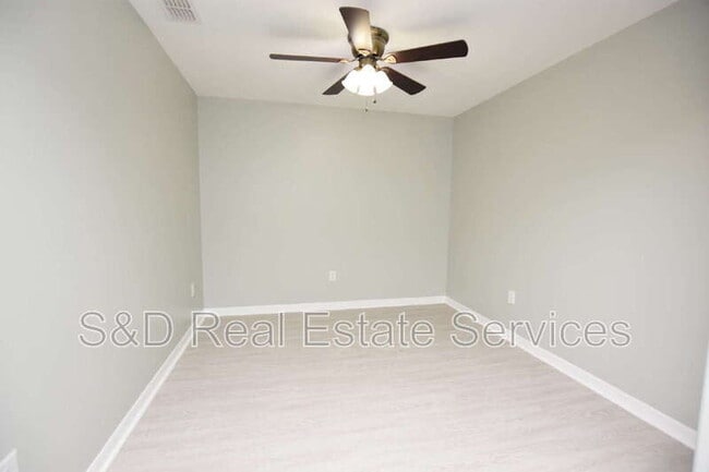 Building Photo - 515 Sandstone St