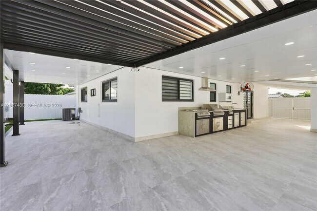 Building Photo - 9298 Jamaica Dr