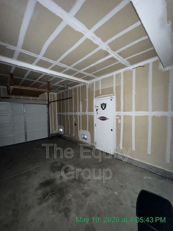 Building Photo - 2020 Golden Way