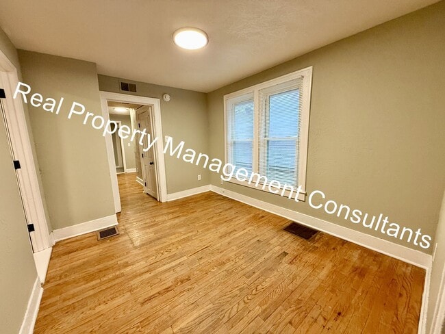 Building Photo - Updated 2-Bedroom Duplex in Kansas City, KS