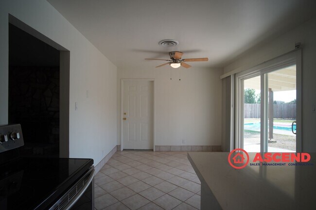 Building Photo - 3 Bed / 2 Bath Home on 2 Acres of Cattle L...