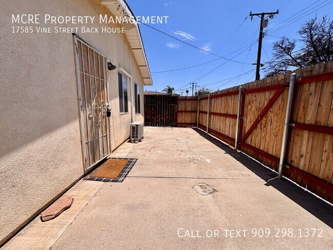 Building Photo - 17585 Vine St