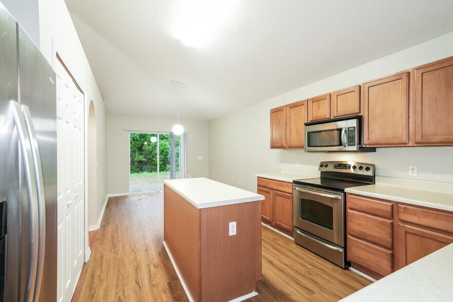 Building Photo - 17036 Lixberry Way