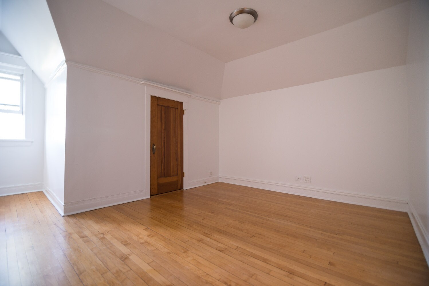 Building Photo - 2556 N Kimball Ave