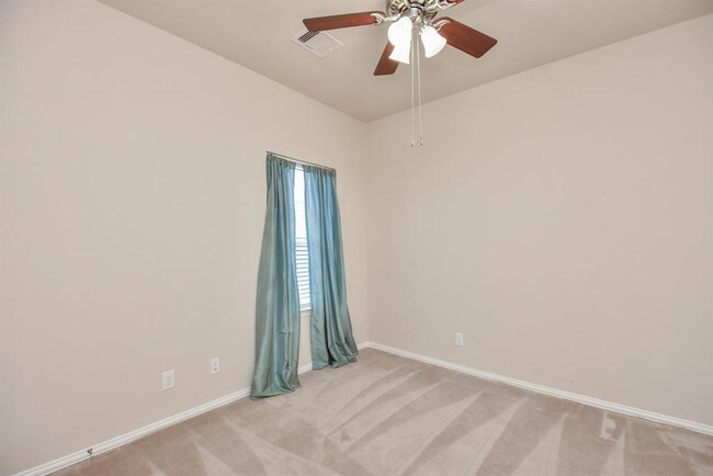 Building Photo - 6127 Carver Pines Dr