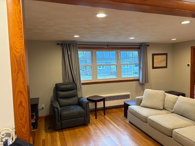 Building Photo - 22 Farwell Ave