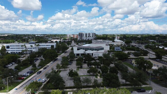 Building Photo - 251 S Cypress Rd