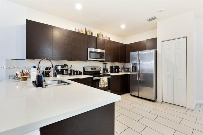 Building Photo - 15070 SW 119th Ln