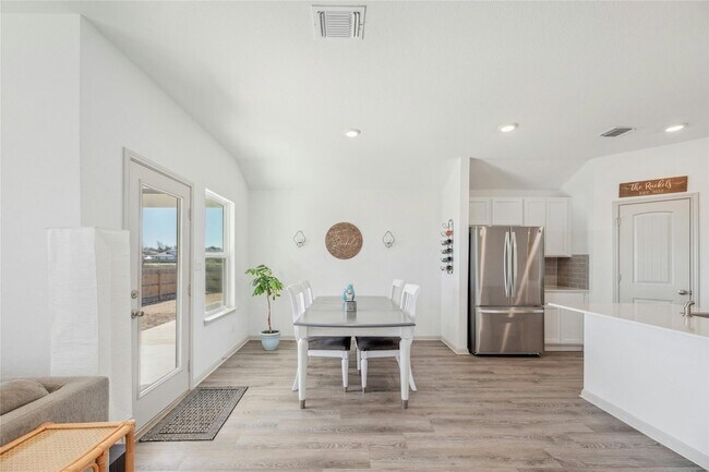 Building Photo - 241 Sweetwater Crk Ln