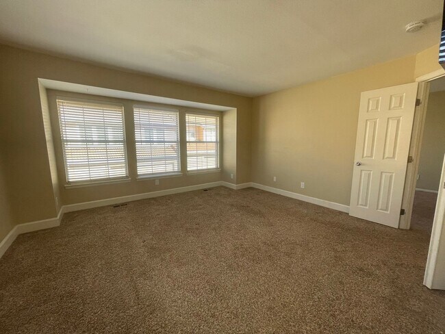 Building Photo - $0 DEPOSIT OPTION. LUXURIOUS 3BED/3.5 BATH...