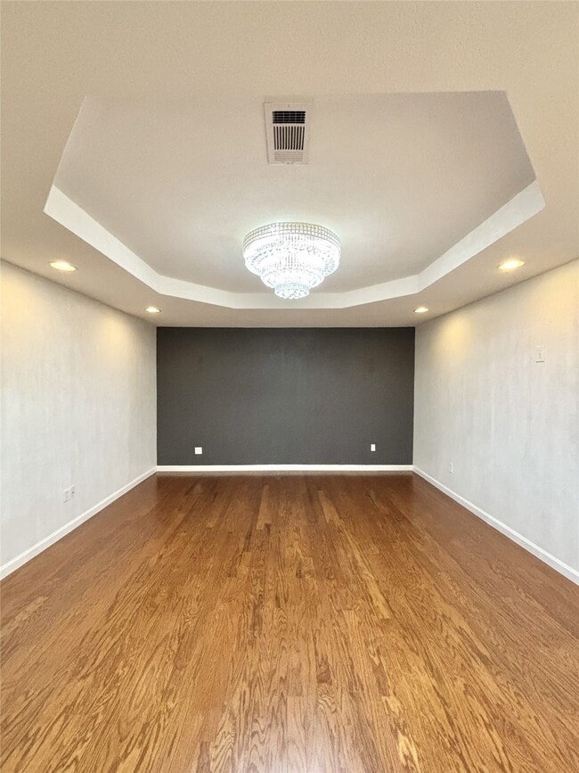 Building Photo - 729 Camelot Ln