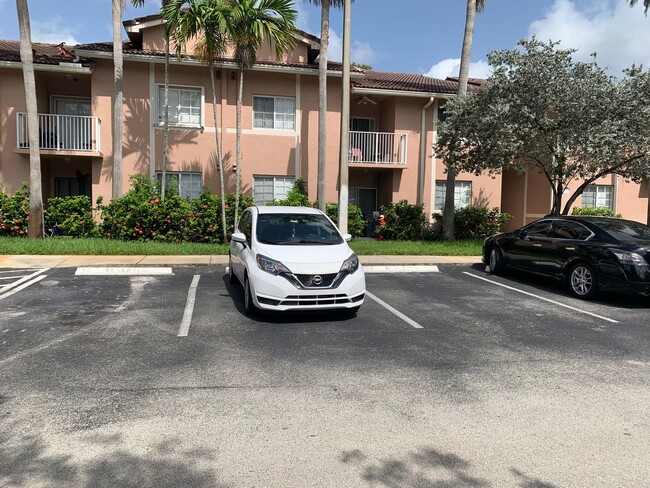 Building Photo - Your Dream Davie Home Awaits – 2 Bed/2 Bath!