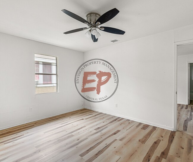 Building Photo - 1920 Lyle Ave