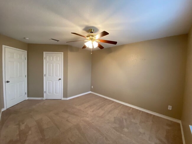 Building Photo - 11447 Creek Eagle