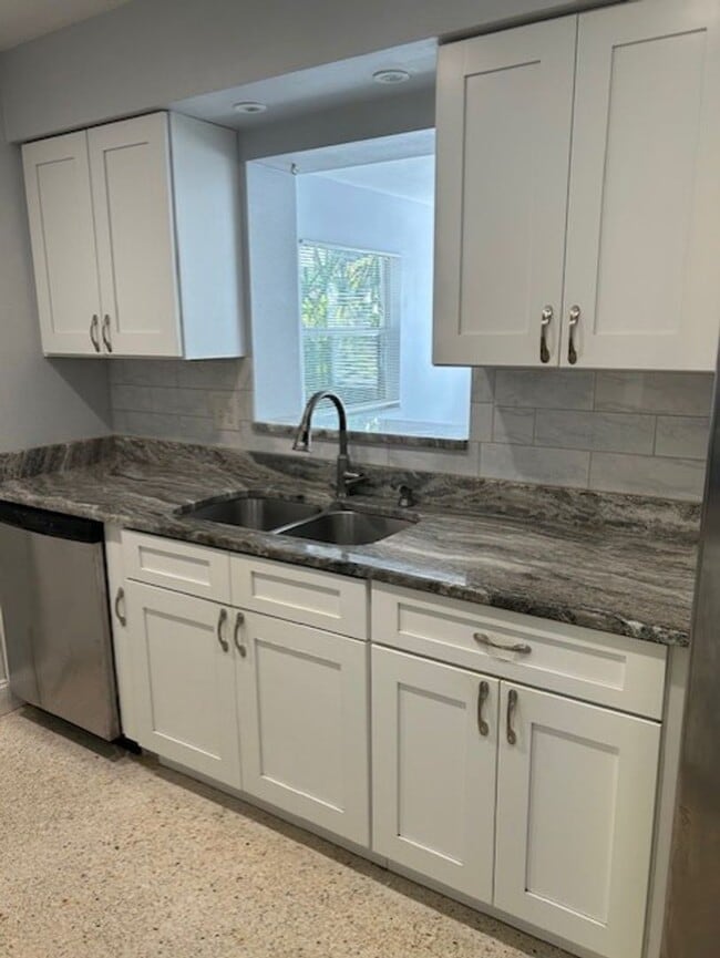 Building Photo - 5242 20th Ave N