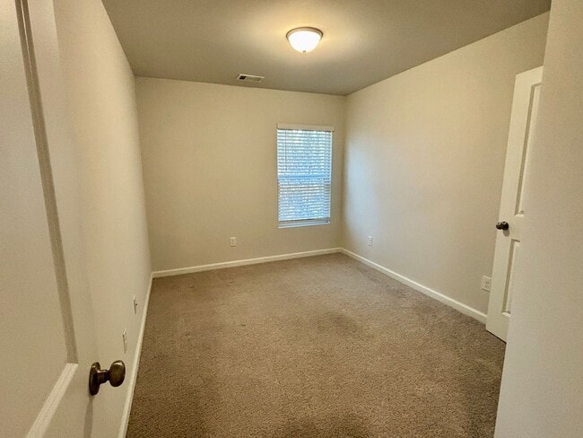 Building Photo - 2809 Ridgeview Dr