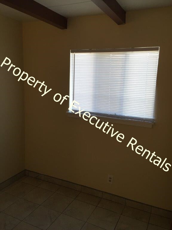 Building Photo - 2324 E Idaho Ave