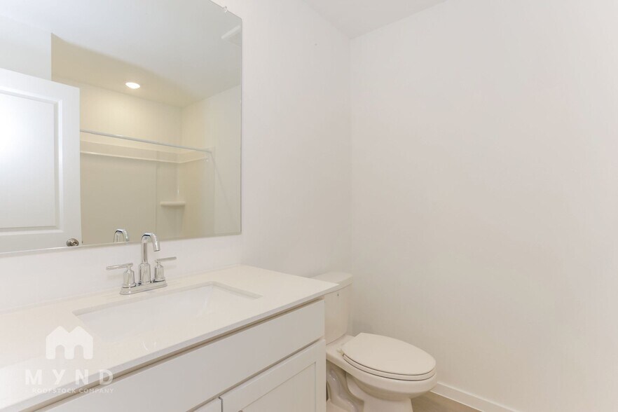 Building Photo - 2728 Ctr Crk Ln