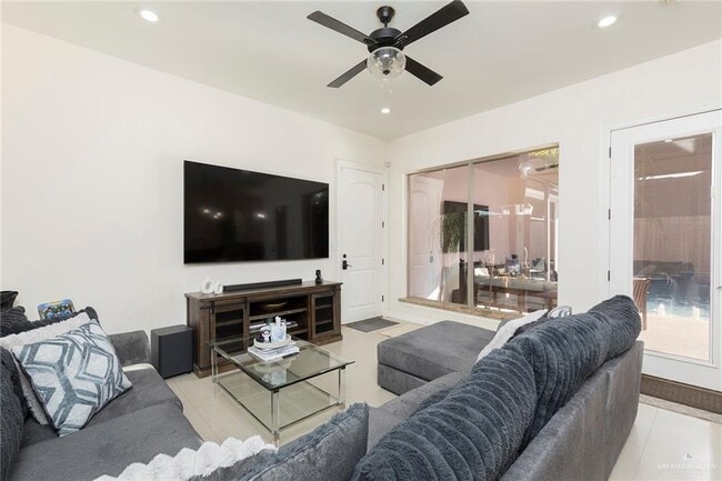 Building Photo - 25 Ebony Ave