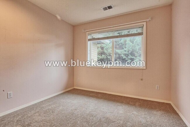 Building Photo - 5 Bed, 2.5 Baths Luxury Home in Murrayhill Near Cooper Mtn Parks