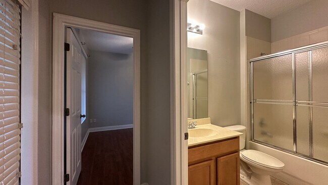 Building Photo - 418 Brentwood Club Cove