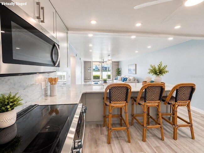 Building Photo - 7625 Sun Island Dr S
