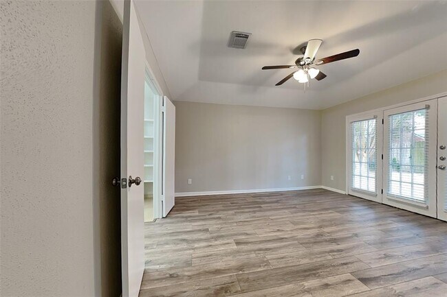 Building Photo - 3912 Ashwood Dr