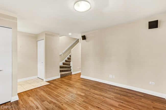 Building Photo - 530 N Peoria St