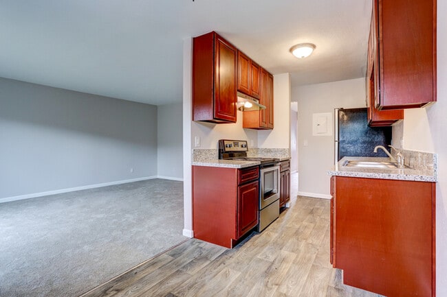 Building Photo - Look no Further, Tyee offers a SUPER 1bed/...