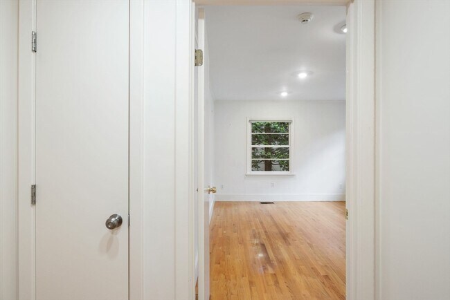 Building Photo - 140 Paulson Rd